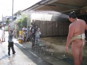 Watering the kids so they can grow into SUMO